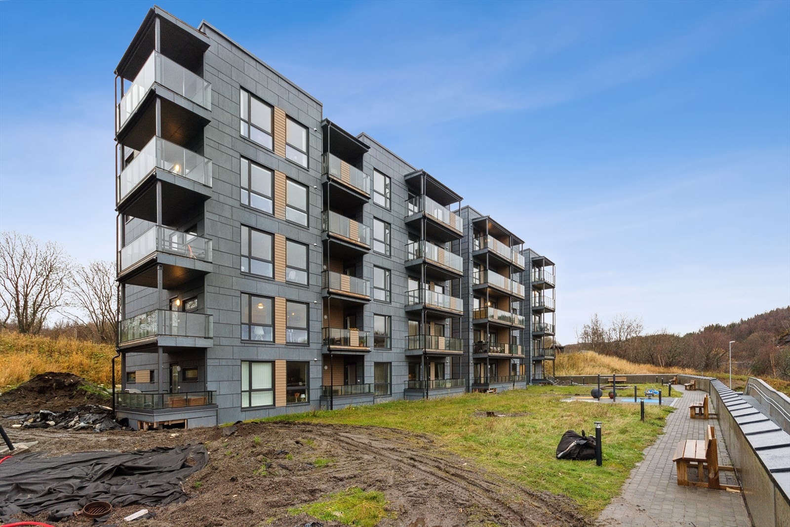 Boligen er en del av eierseksjonssameiet Støver Park som ligger i et rolig og nyetablert område på populære Støver. Galleribilde