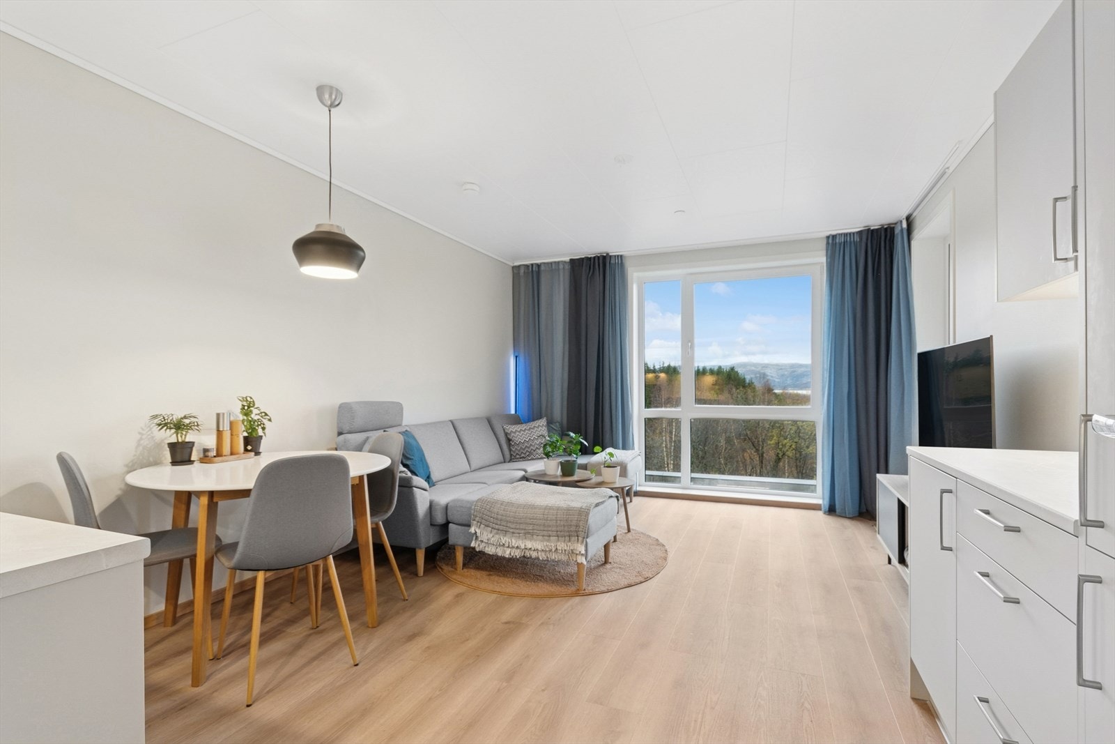 Velkommen til Støverveien 105 - en delikat og moderne leilighet fra 2023. Galleribilde