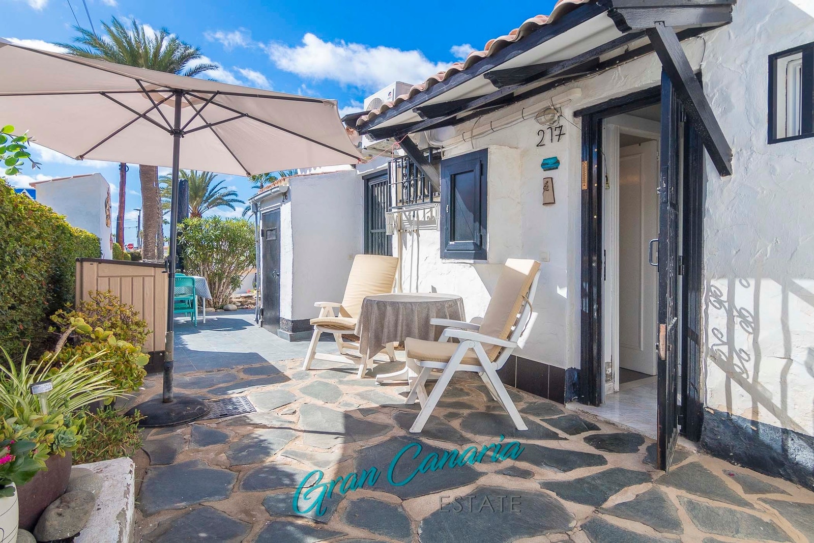 Flott uteplass på baksiden av eiendommen Galleribilde