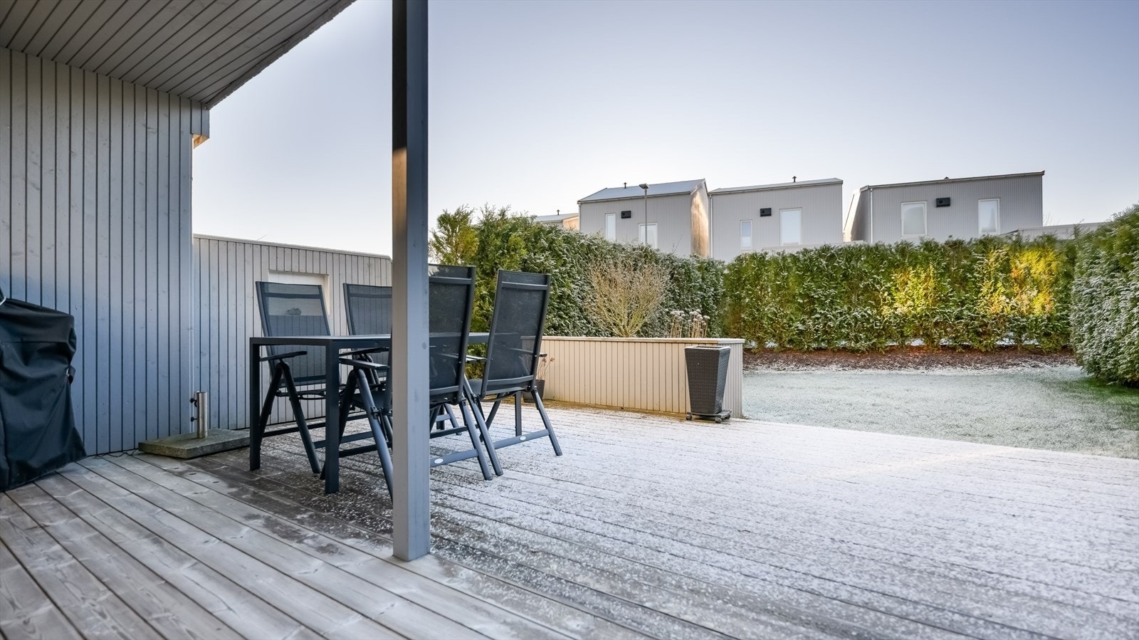 Romslig terrasse med gode solforhold. Galleribilde