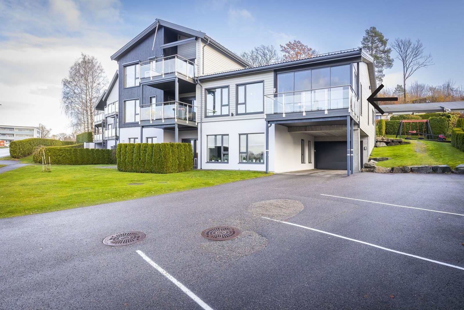 Leiligheten har egen parkeringsplass i parkeringskjeller Galleribilde