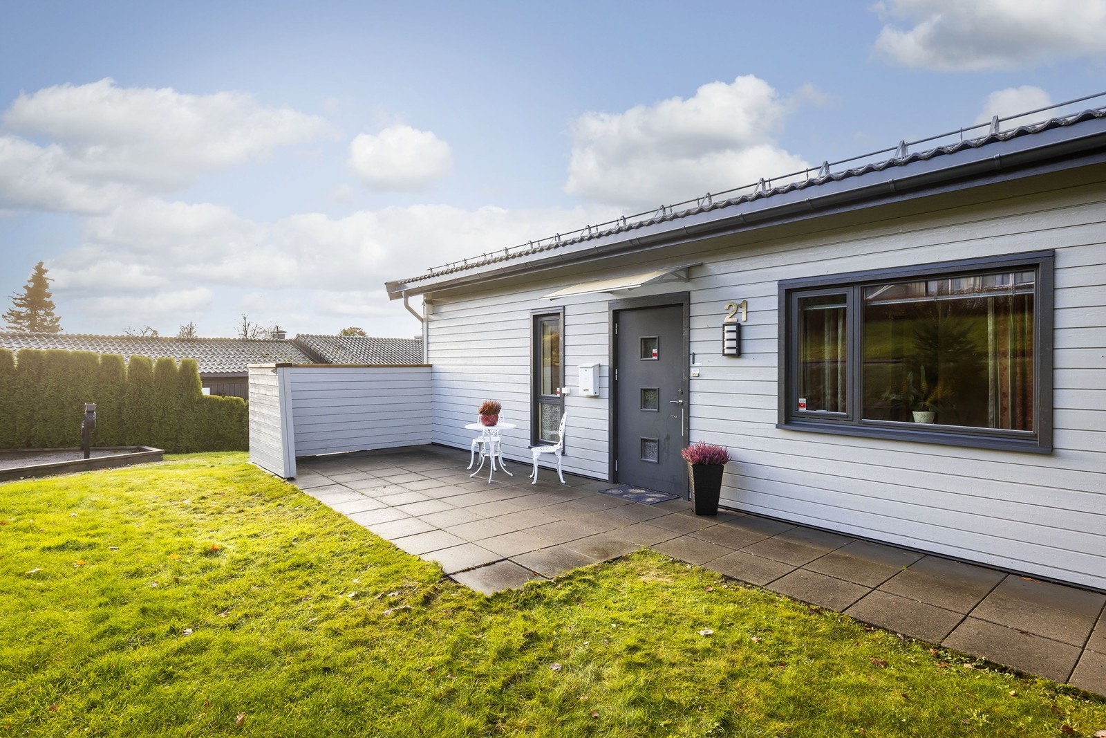 Inngangsparti fra bakkeplan Galleribilde