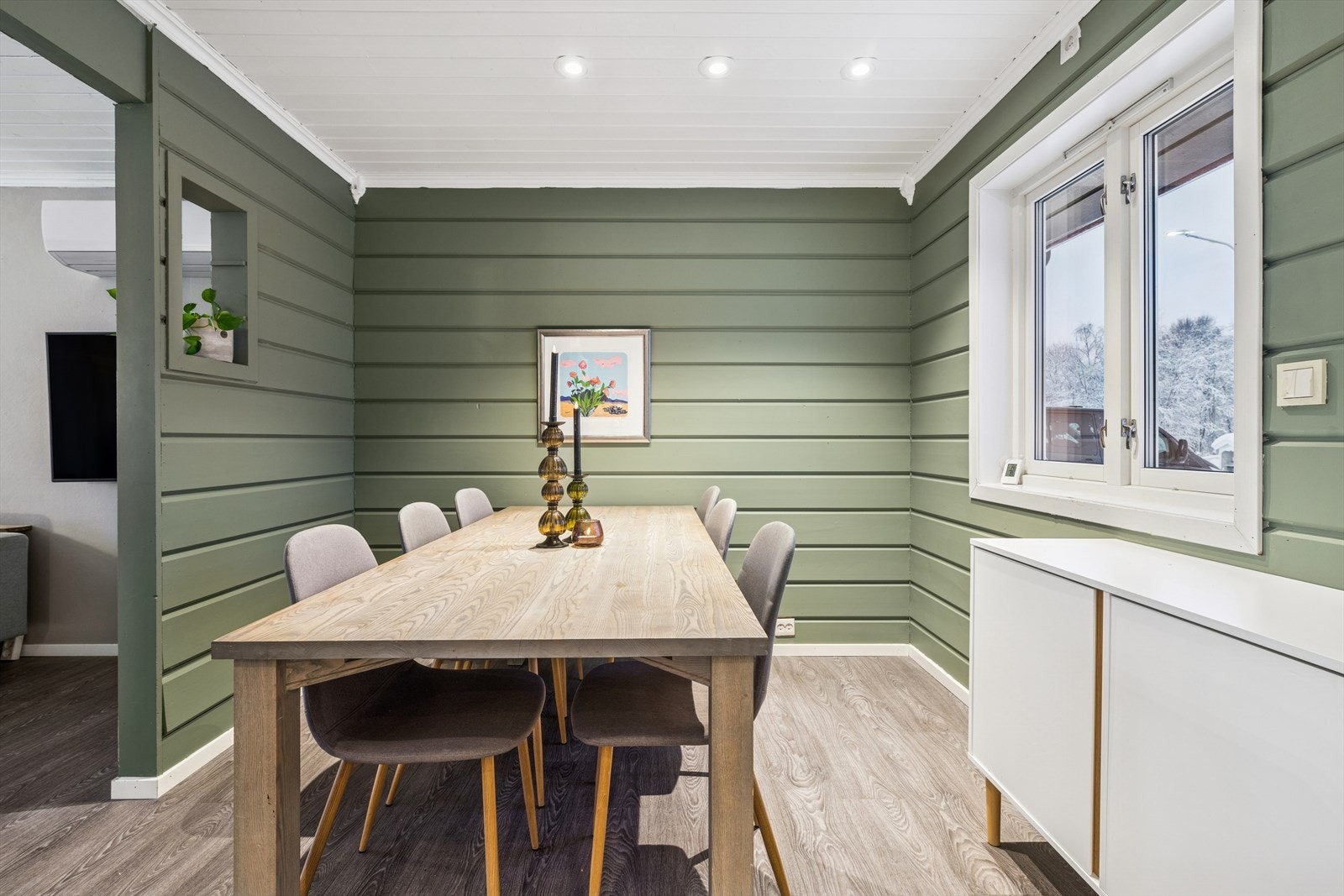 Her får du god plass til en spisegruppe, perfekt for hyggelige måltider og sosialt samvær. Galleribilde