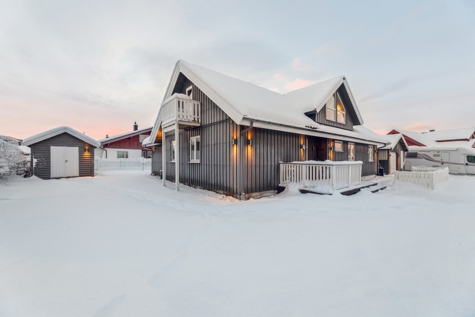 For familier med barn er området ideelt, med flere skoler og barnehager i nærheten. Galleribilde