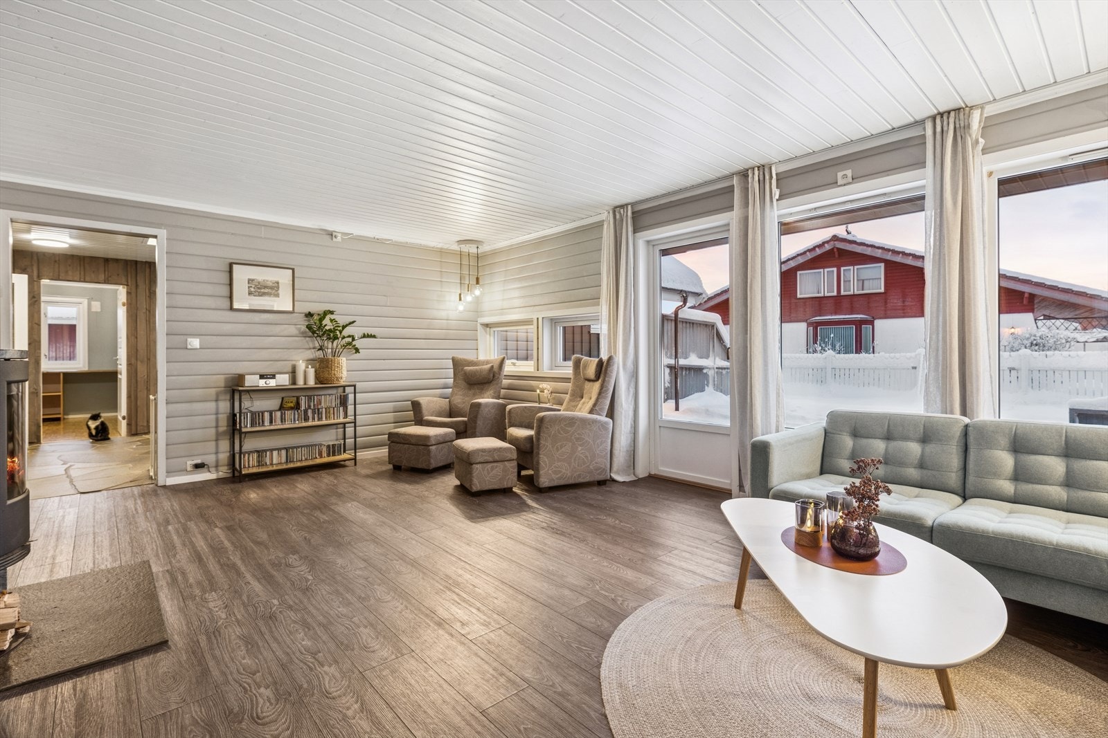 Stuen har laminat på gulvet. Galleribilde