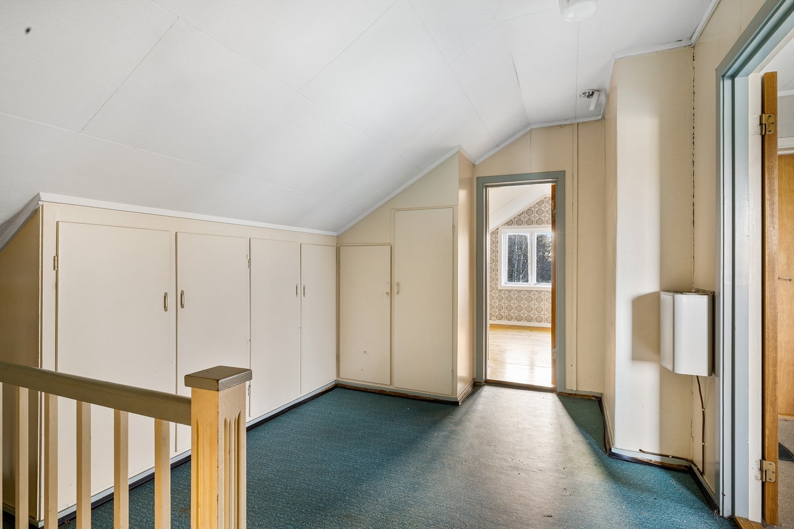 I 2. etasje er det en romslig gang og tre soverom. Galleribilde