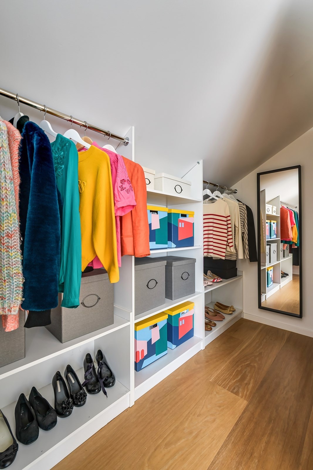 Du har også adkomst til en flott walk-in som gir rikelig med oppbevaringsplass. Galleribilde