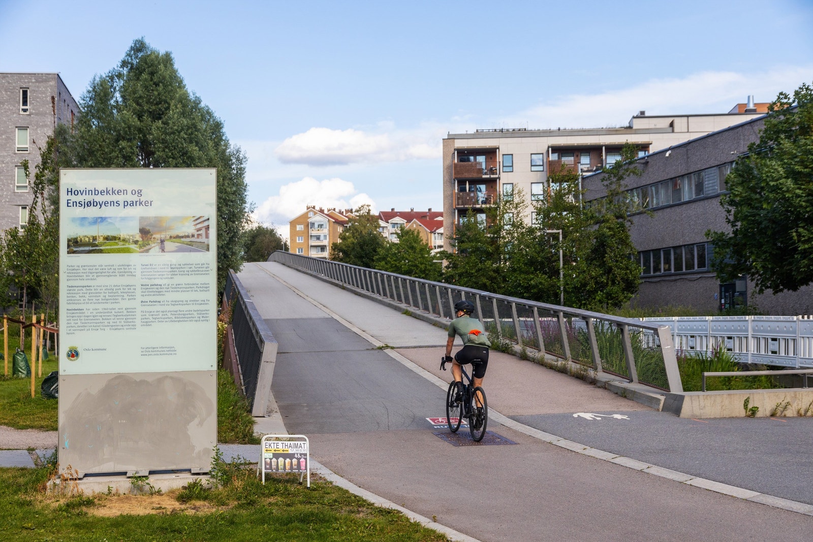 Hoved tur- og sykkelvei mot sentrum fra Groruddalen, Grefsenkollen og Østmarka passerer rett utenfor med svært gode turmuligheter. Nærhet til Valle Hovin med andedammen, Hasleparken, Tøyenparken, Kampen Park og Botanisk hage. Galleribilde