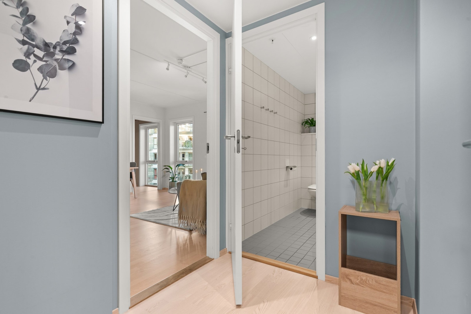 Herfra er det adkomst til alle rommene i leiligheten. Galleribilde