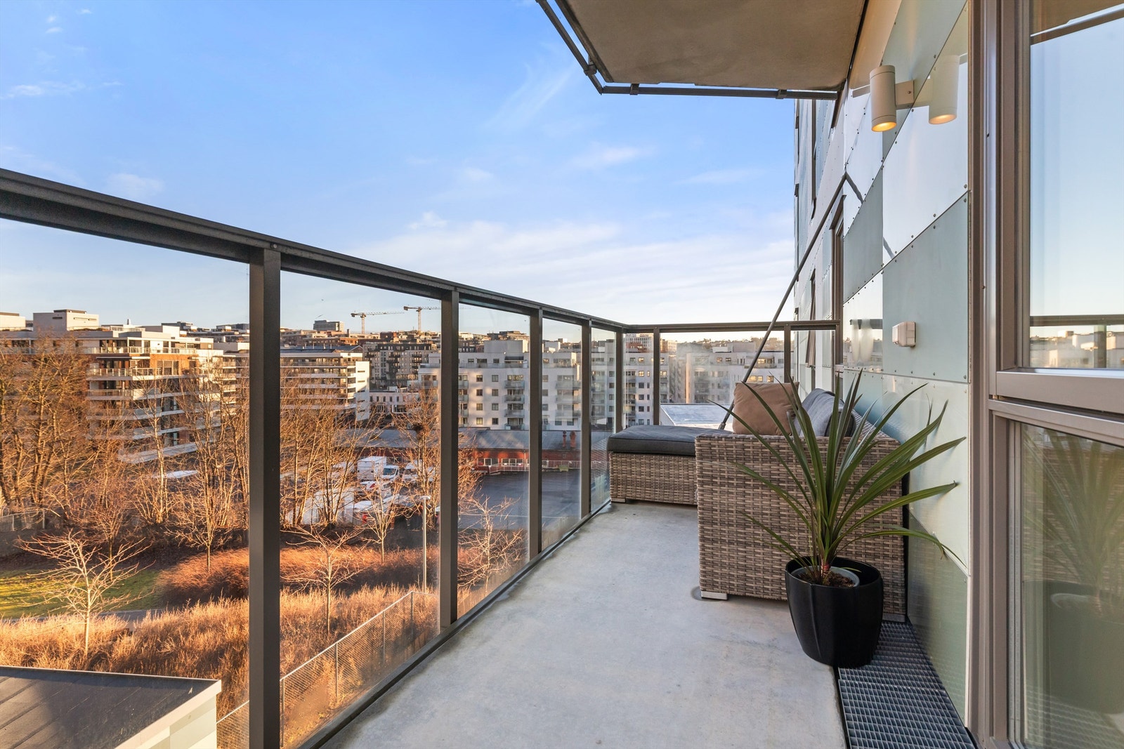 En lekker og innbydende 2-roms med en herlig balkong, god planløsning og mye oppbevaringsplass. Galleribilde