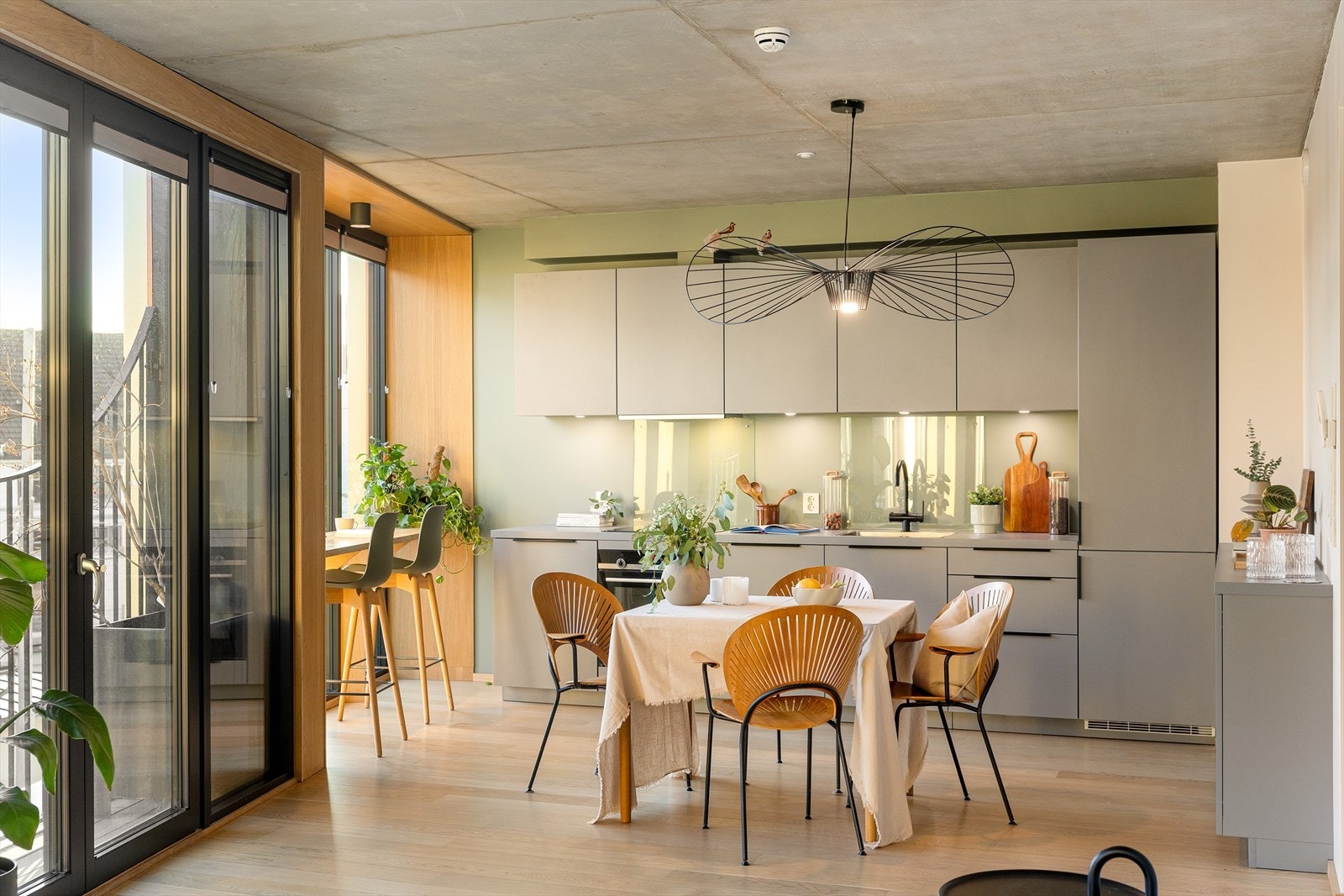 På kjøkkenet er det god plass til spisebord. Galleribilde