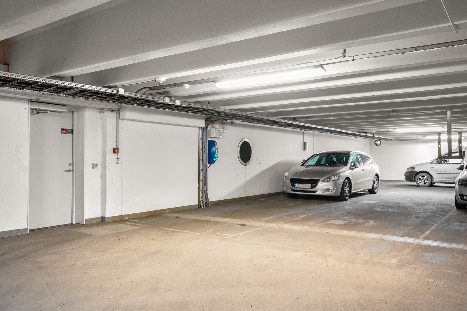 Det medfølger en garasjeplass merket med nr. 30020 i Grefsen Stasjon P4 Garasjesameie. Galleribilde