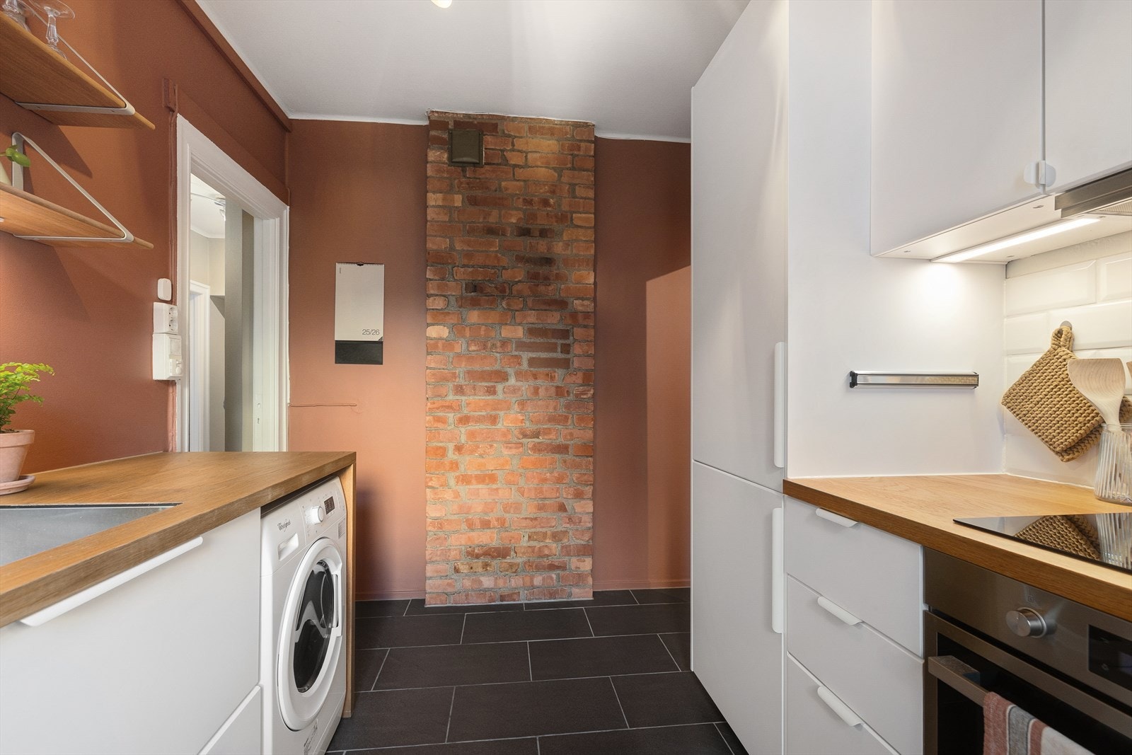 Fra kjøkkenet er det adkomst til soverom 2. Galleribilde