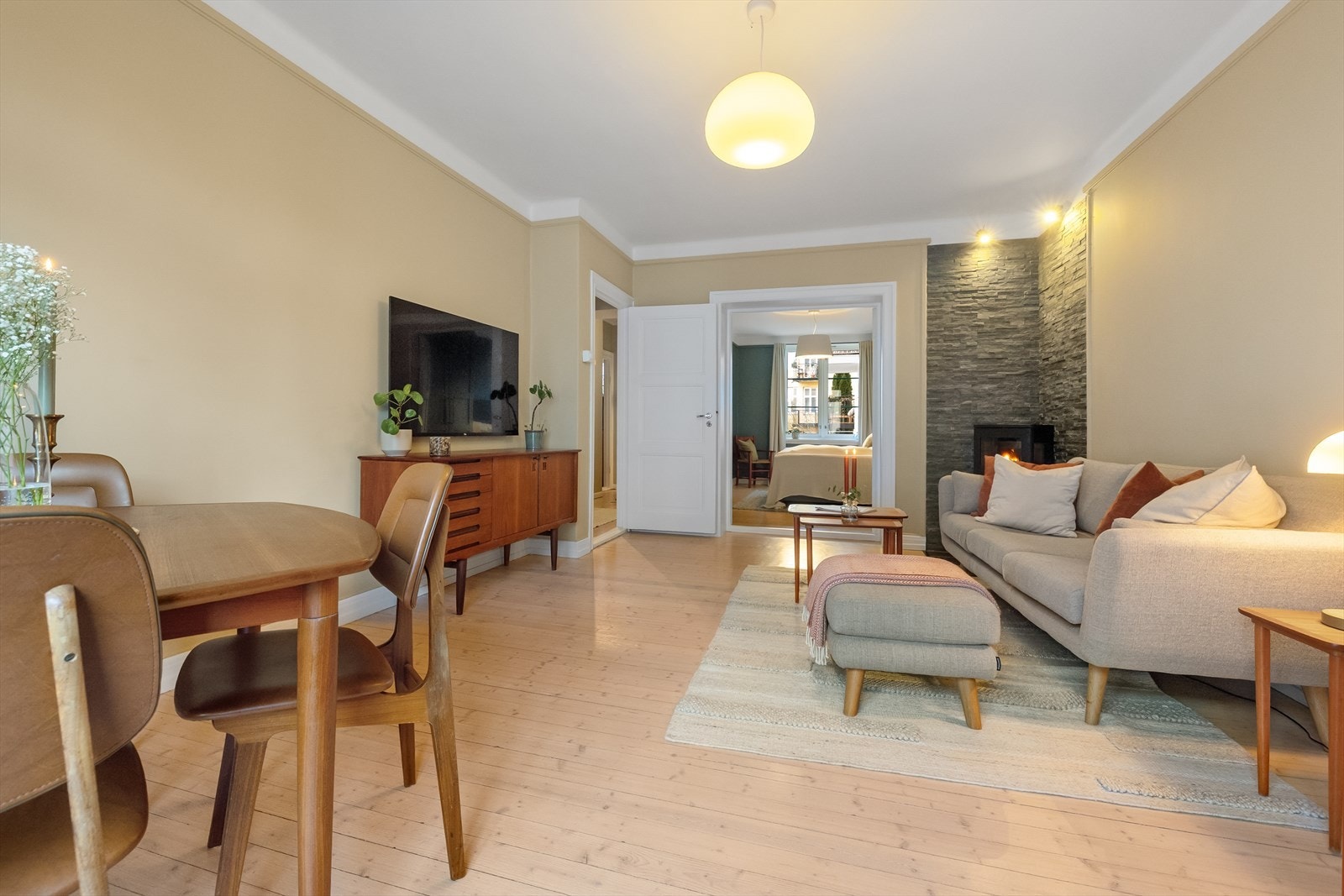 Stuen har en velutformet planløsning som gjør innredningsjobben enkel. Galleribilde