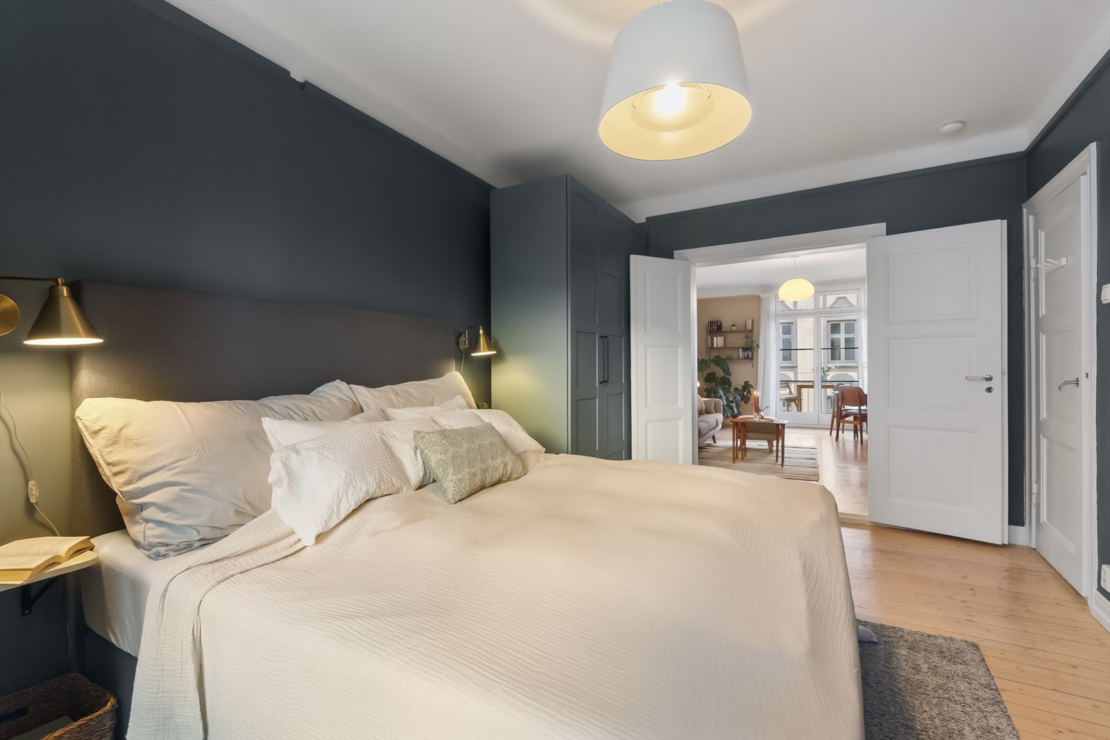 Den gjennomgående planløsningen sikrer optimale lysforhold. Galleribilde