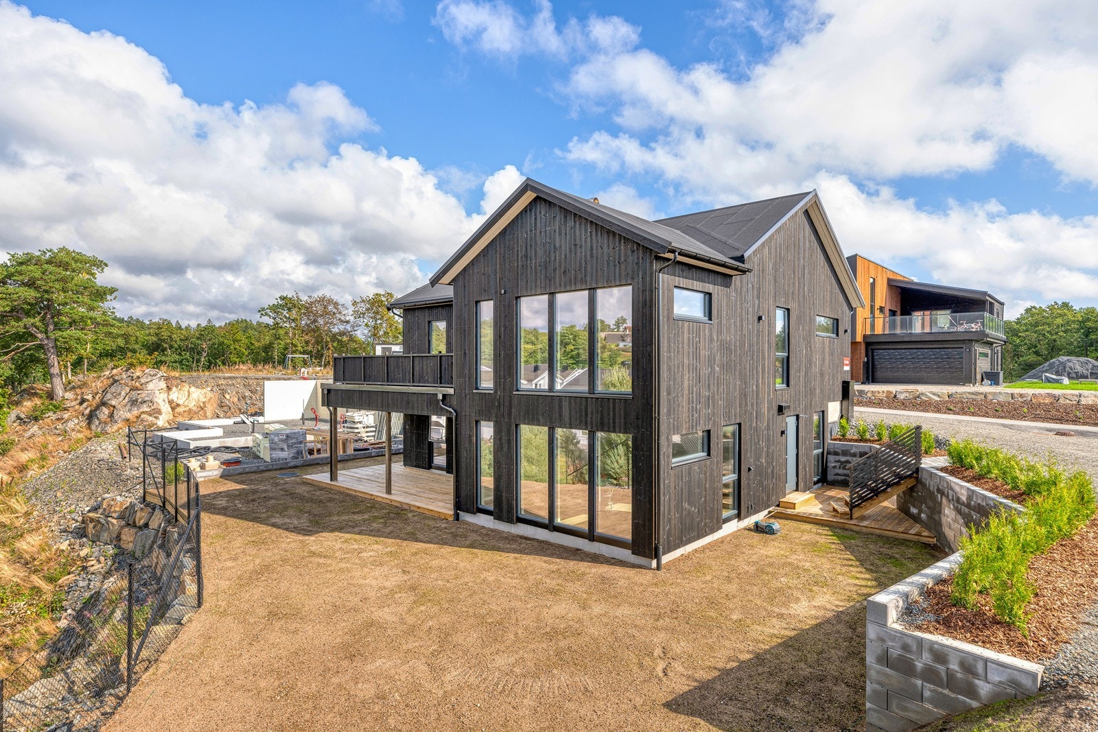 Velkommen til Holteheia 7! Boligen er presentert av Andre Sandvik v/Aktiv Eiendomsmegling avd. Kristiansand. Galleribilde