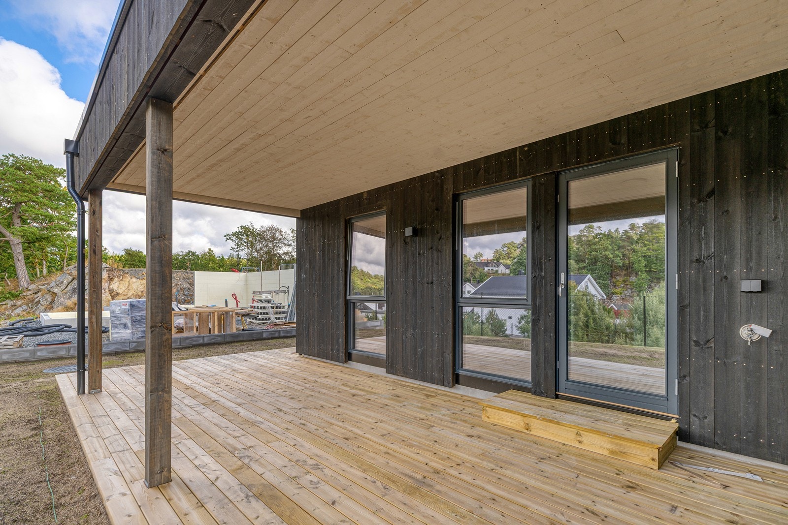 God plass til sittegrupper og annet ønskelig møblement Galleribilde