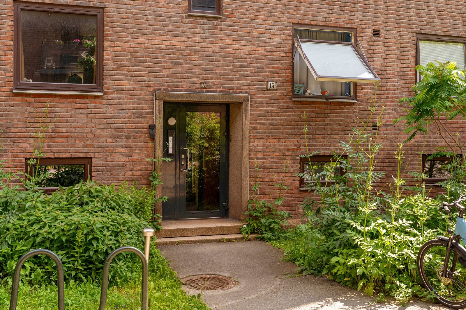 Hyggelig inngangsparti. Velkommen til visning! Galleribilde