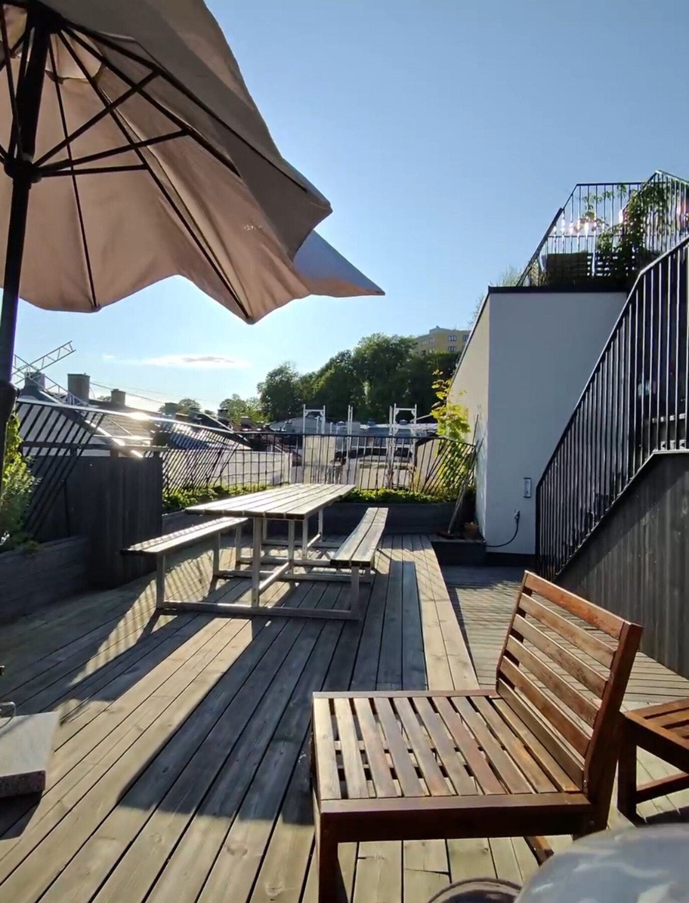 Privat bilde fra selger, tatt på felles takterrasse i solen Galleribilde