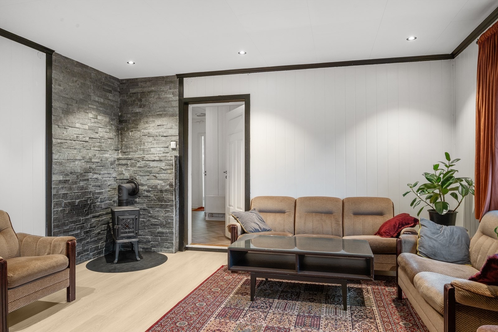 Den tradisjonelle vedovnen gir både varme og ekstra hygge. Galleribilde