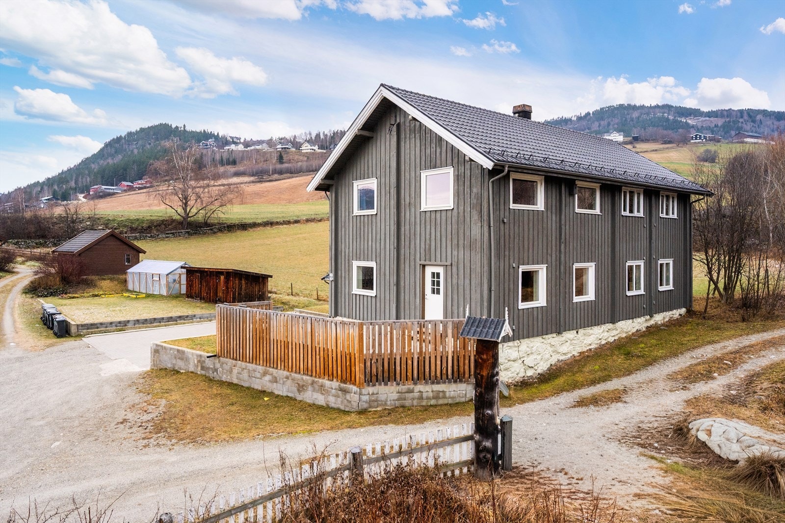 Boligen fra 1900 går over to plan og kjeller. Galleribilde
