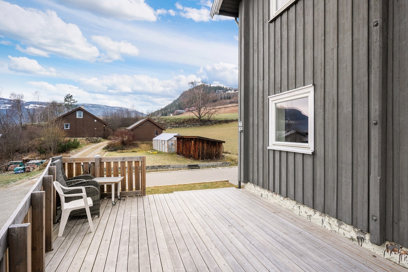 Terrassen er ca 24 kvm. Galleribilde