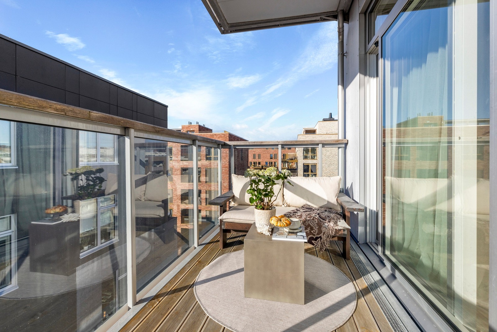 - Hyggelig balkong med morgensol - Galleribilde