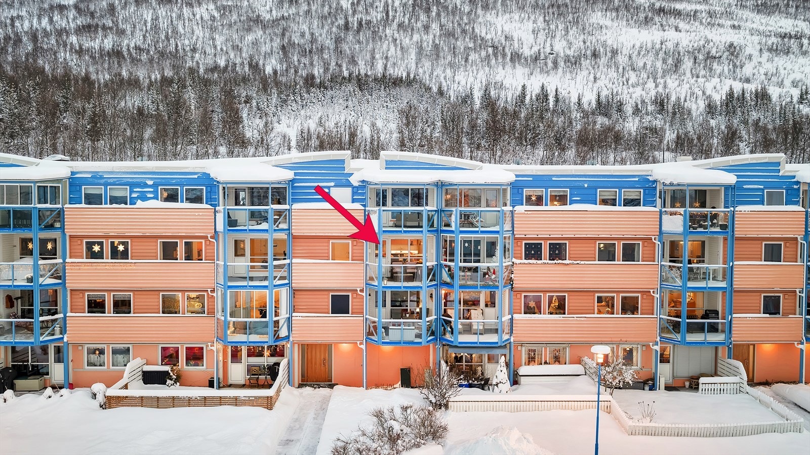 Boligen har vestvendt utsikt og god intern beliggenhet i byggets 3. etasje. Galleribilde