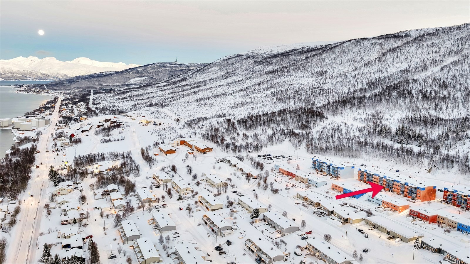 Boligen er del av Blåkollen Borettslag - et veldrevet borettslag bestående av 170 boliger. Galleribilde