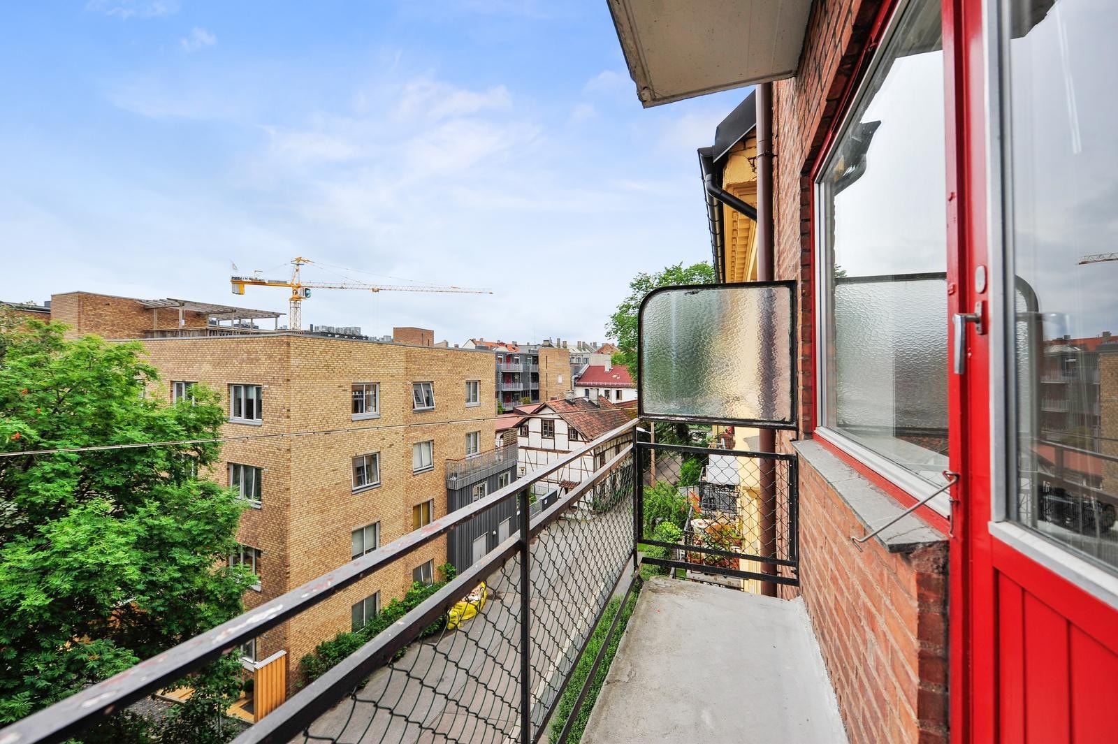 Balkong. NB! Denne har blitt renovert og utvidet etter at bildet er blitt tatt. Galleribilde