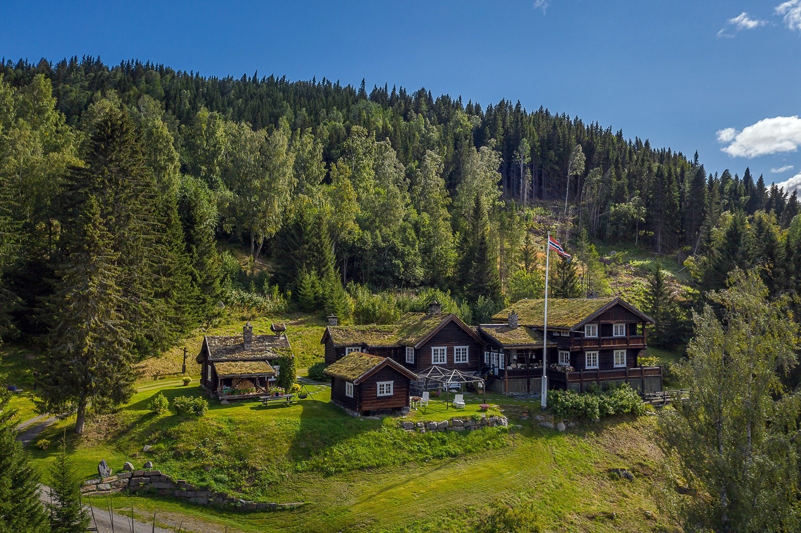 DNB Eiendom v/Terje Hauan har gleden av å presentere Fjellstadvegen 83! Galleribilde