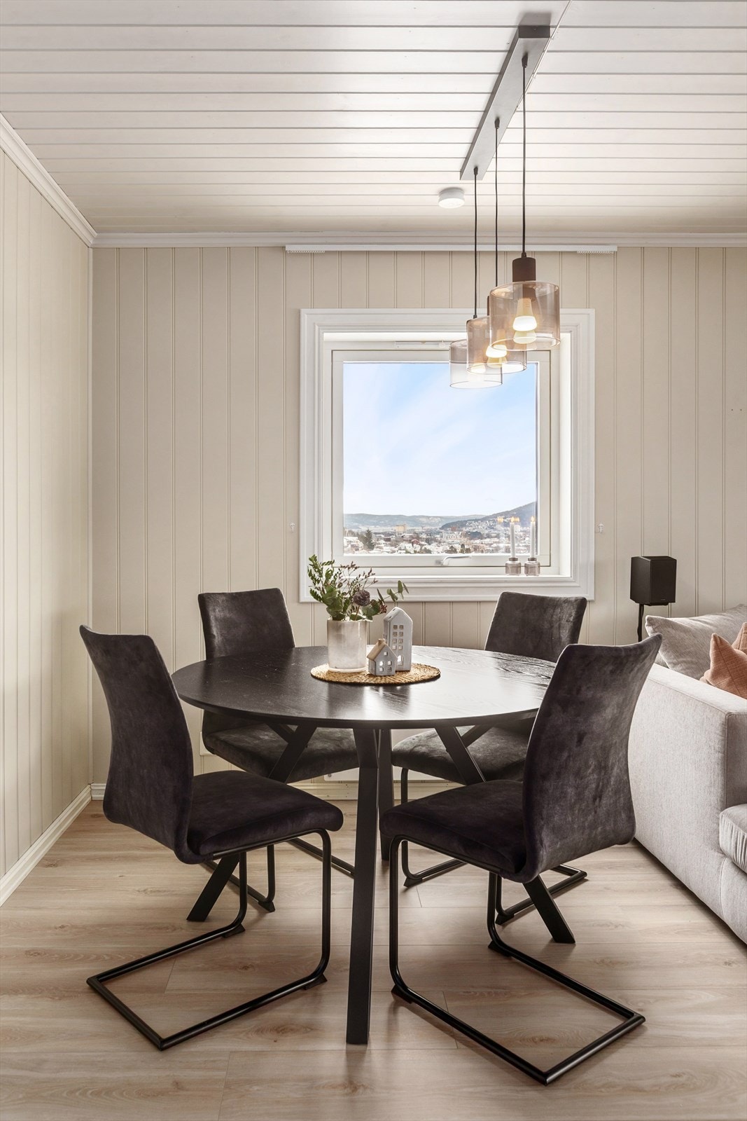 Naturlig plass for spisegruppe i stuen Galleribilde