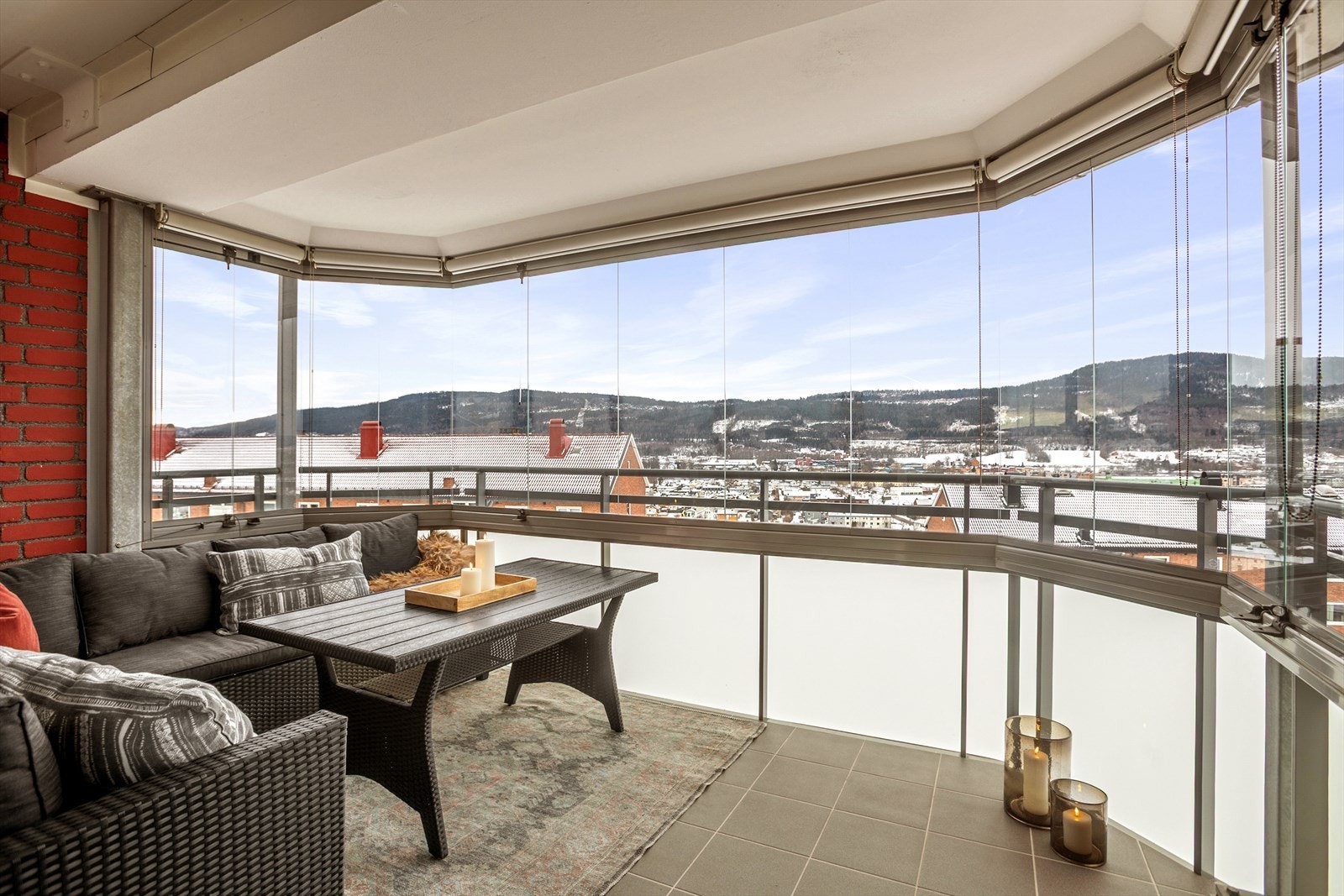 Her kan du nyte gode solforhold midtsommers og nydelig utsikt Galleribilde