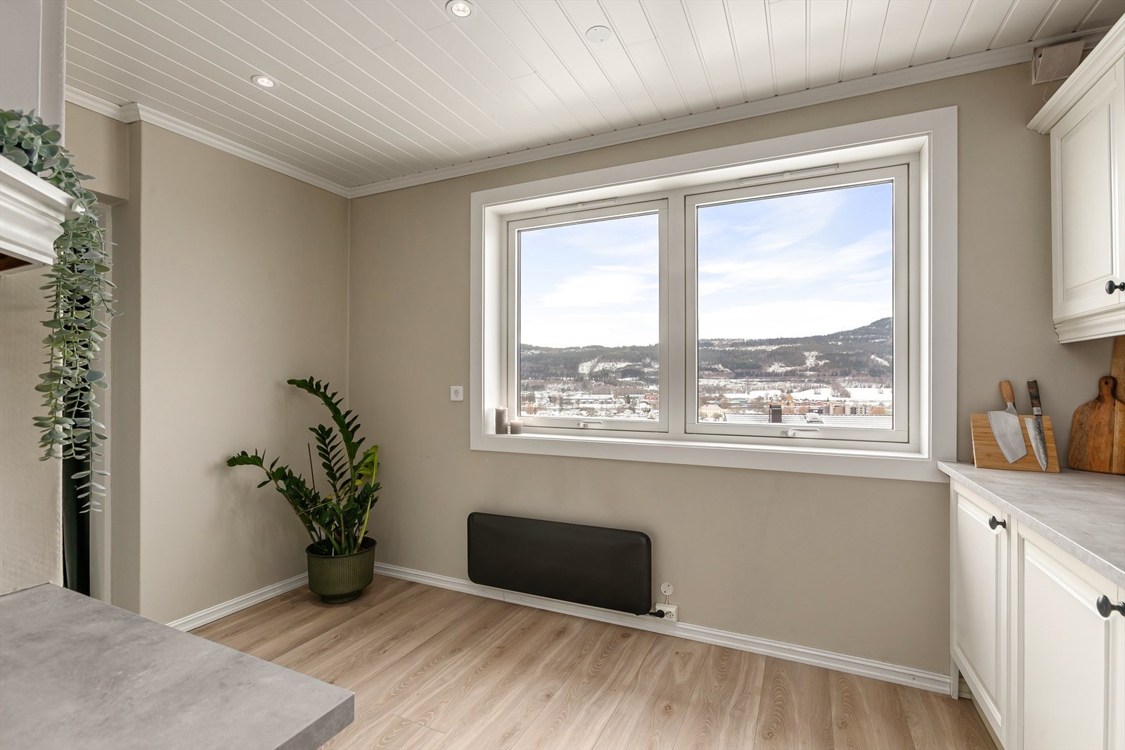 Videre adkomst til kjøkken fra stuen Galleribilde