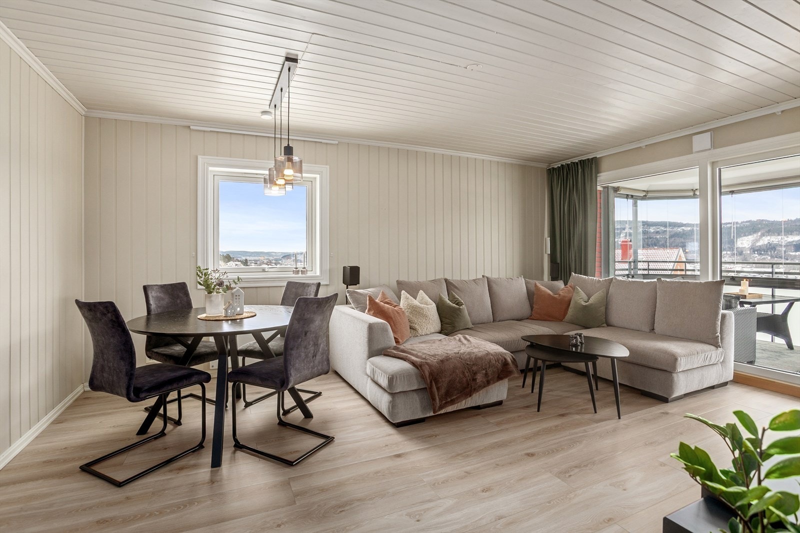 Godt med naturlig lys via flere vindusflater Galleribilde