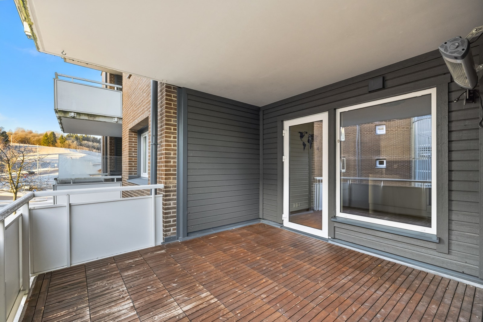 Balkongen fungerer som en forlengelse av stuen og gir et fint uterom. Galleribilde