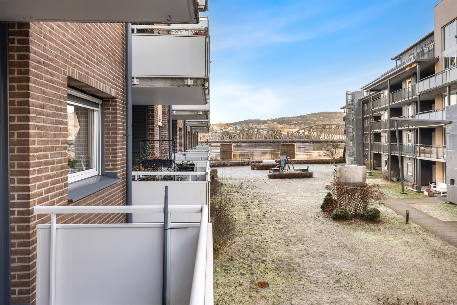 Fra eiendommen er det flotte tur- og rekreasjonsmuligheter langs Glomma. Galleribilde