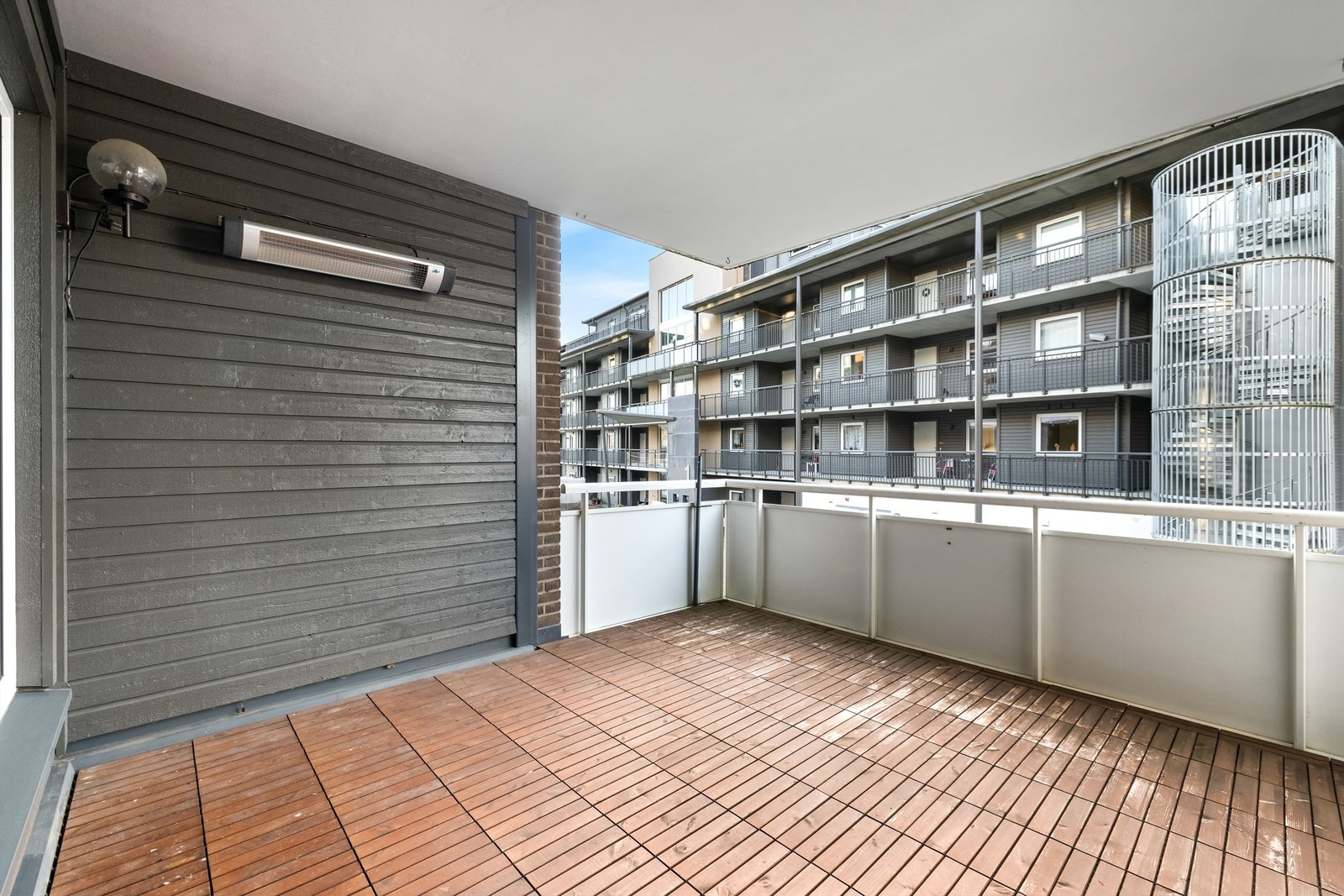 Fra stuen er det utgang til en romslig balkong på 11 m². Galleribilde