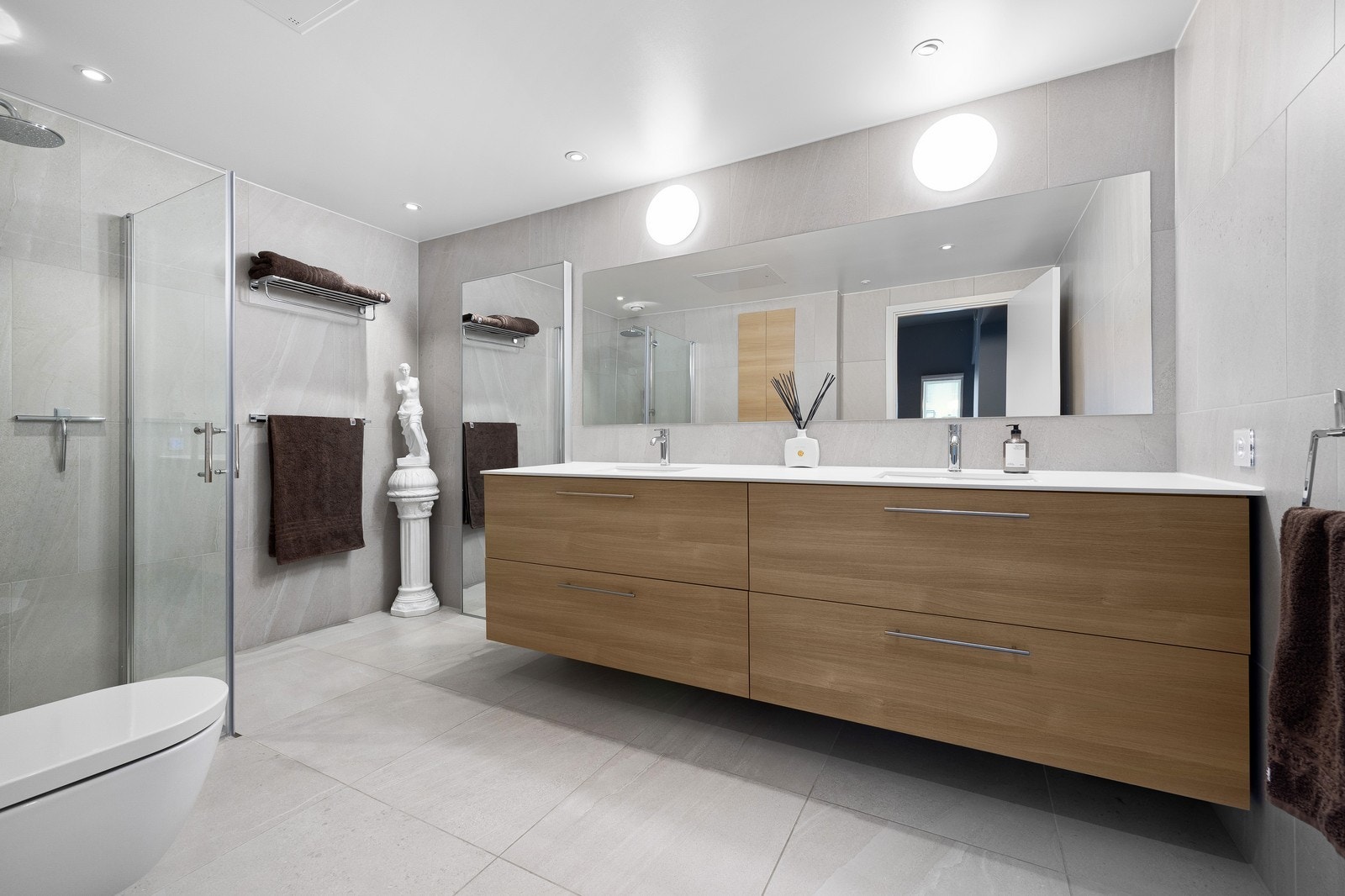 Romslig bad Galleribilde