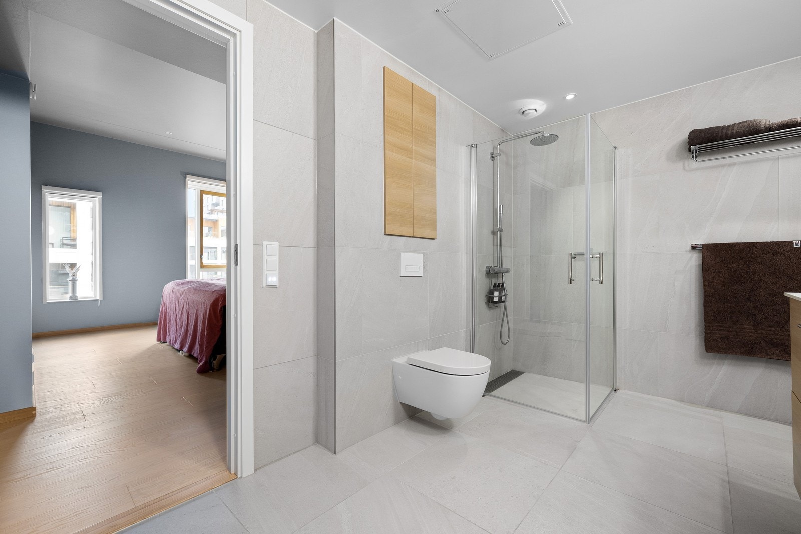 Stort bad privat fra soverommet Galleribilde