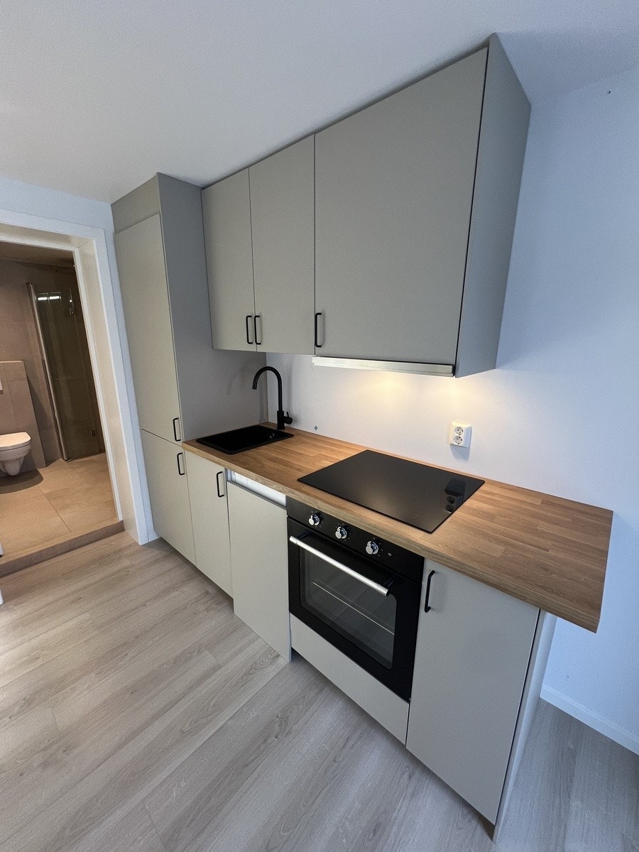 Nytt kjøkken med integrerte hvitevarer Galleribilde