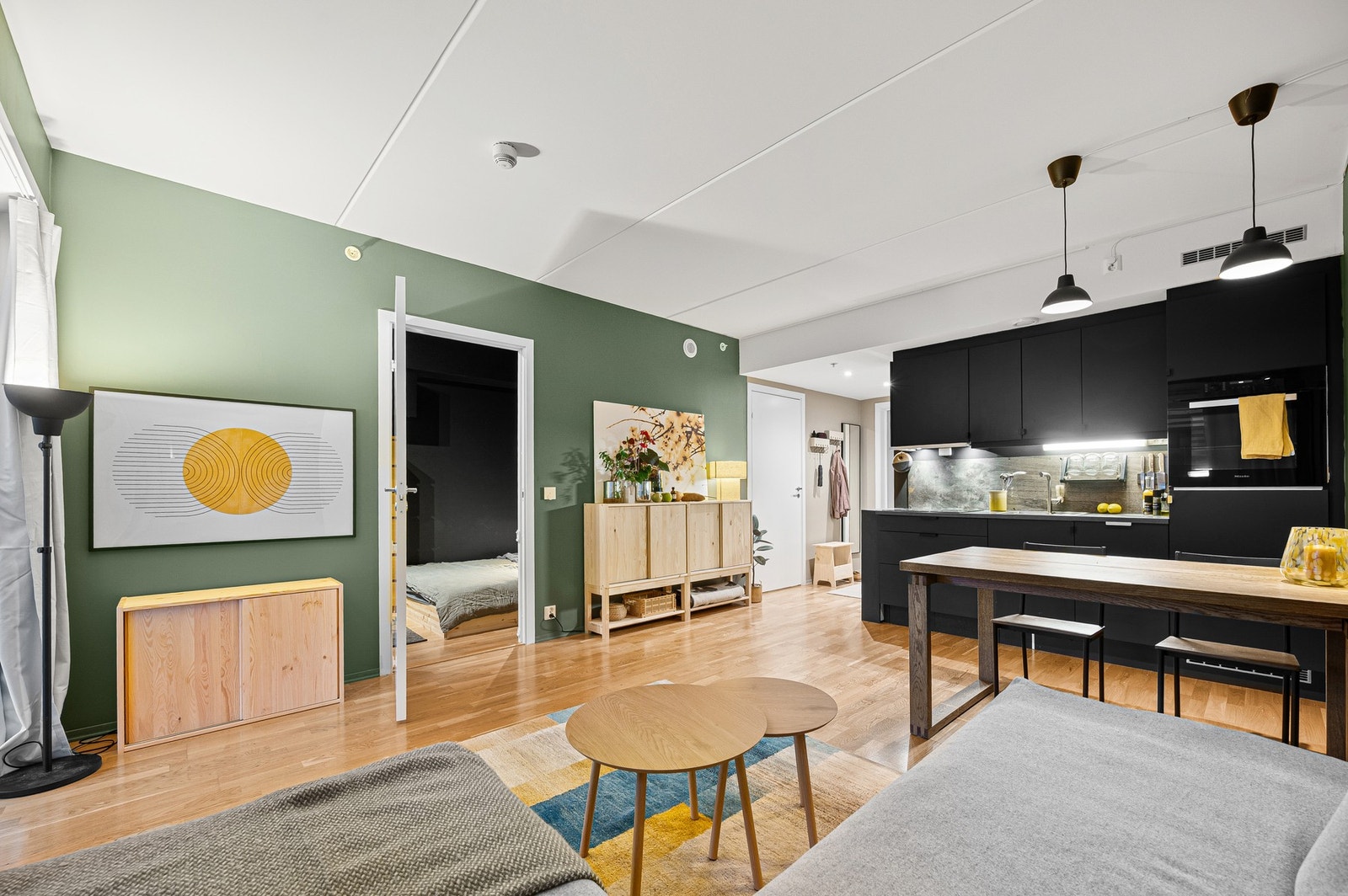 Fjernvarme i alle gulv er inkludert i felleskostnadene og gir en behagelig varme og et bedre inneklima, i tillegg til forutsigbare utgifter pr. måned. Balansert ventilasjon. Galleribilde