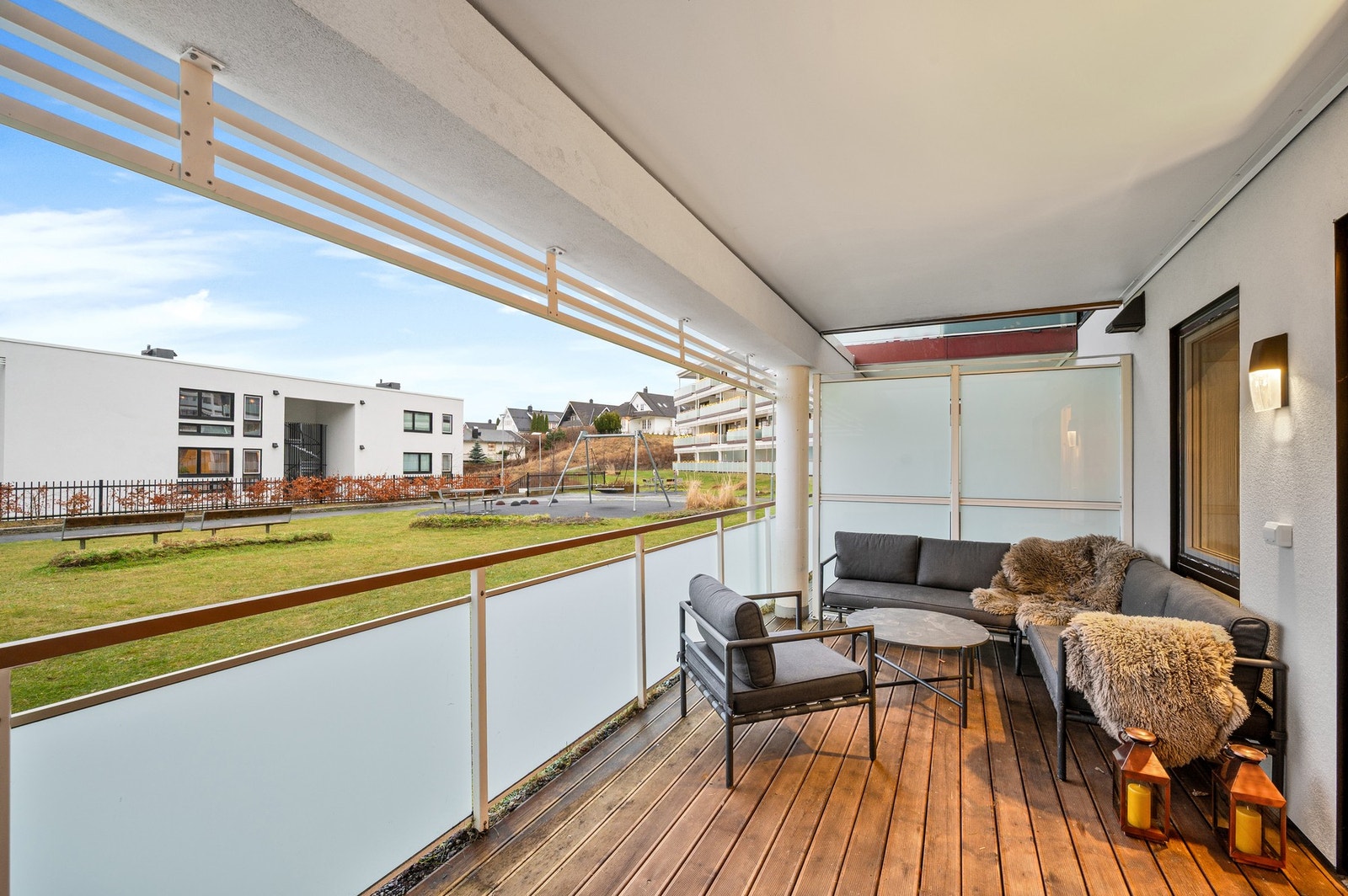 En flott og moderne 2-roms selveierleilighet med romslig balkong fra 2018. Galleribilde