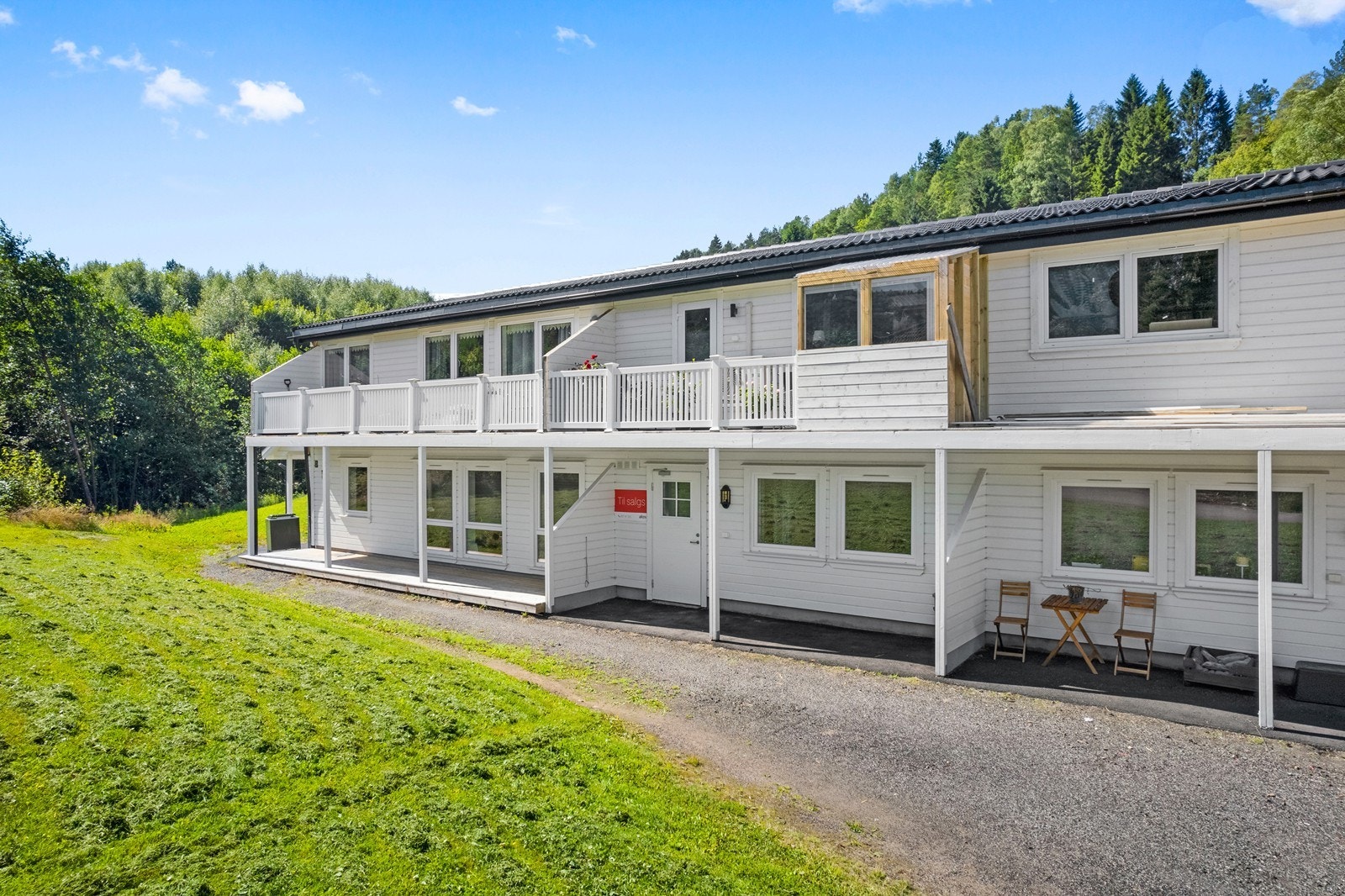 Eiendommen har en sentrumsnær beliggenhet i Faråsan. Boligen ligger i enden av en blindvei, så her er ingen gjennomgangstrafikk. Galleribilde