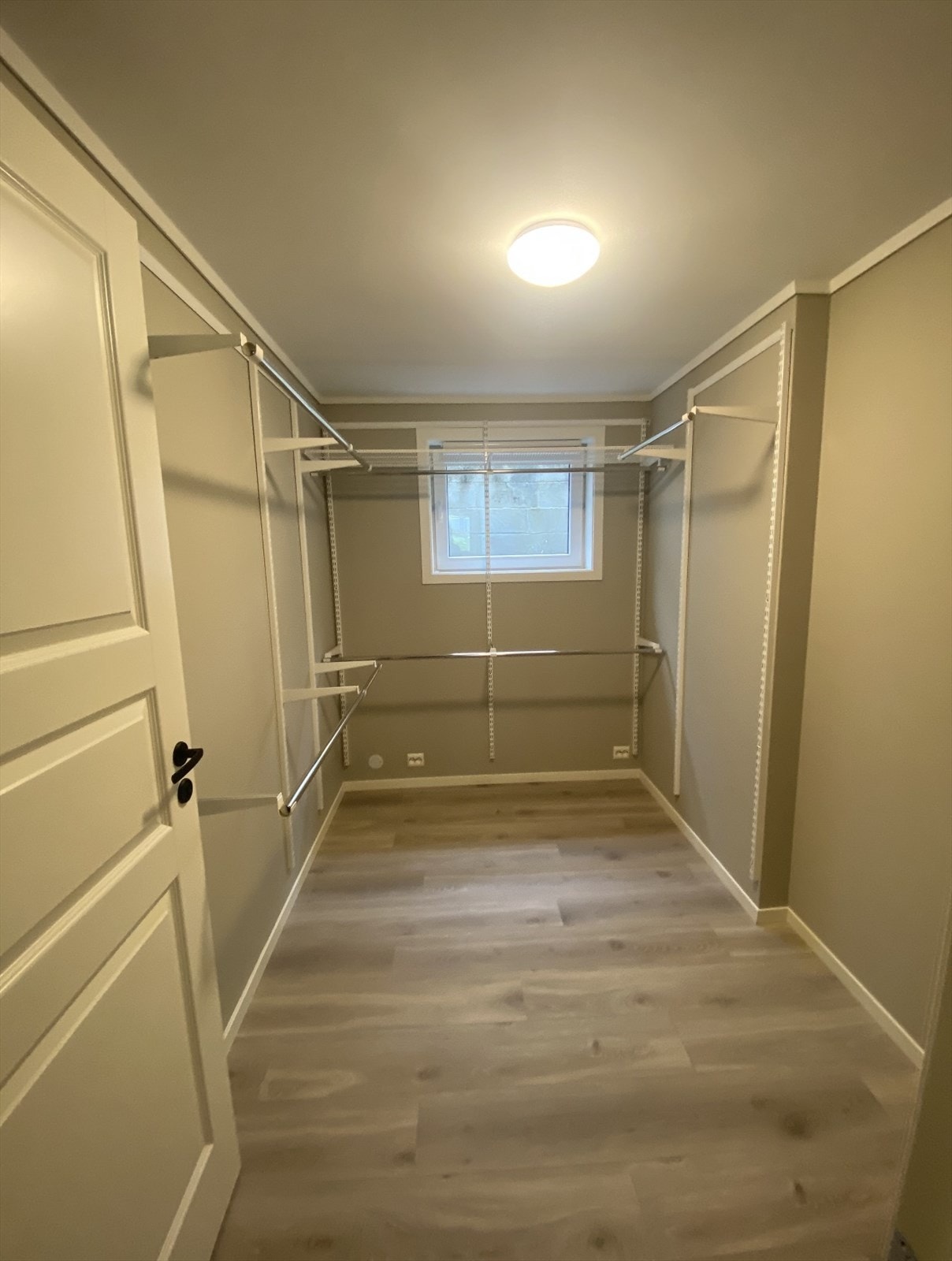 Privat bilde av soverom 2 - nå walk in closet Galleribilde