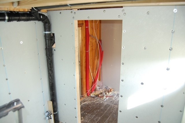 Begge badene er fra 2010. Dokumentasjon på oppussing foreligger i form av bilder. Galleribilde