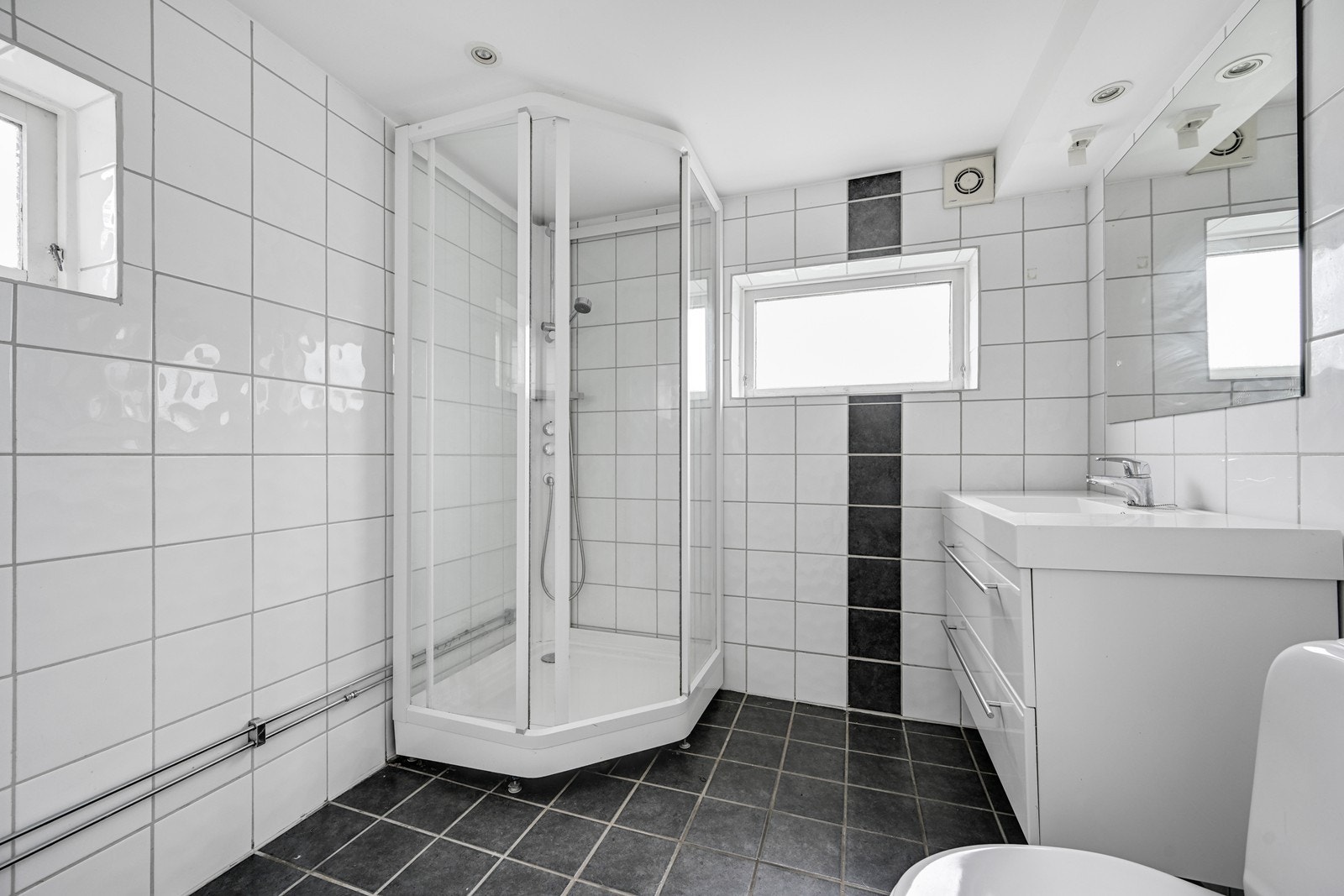 Bad/wc leilighet i 1. etasje Galleribilde