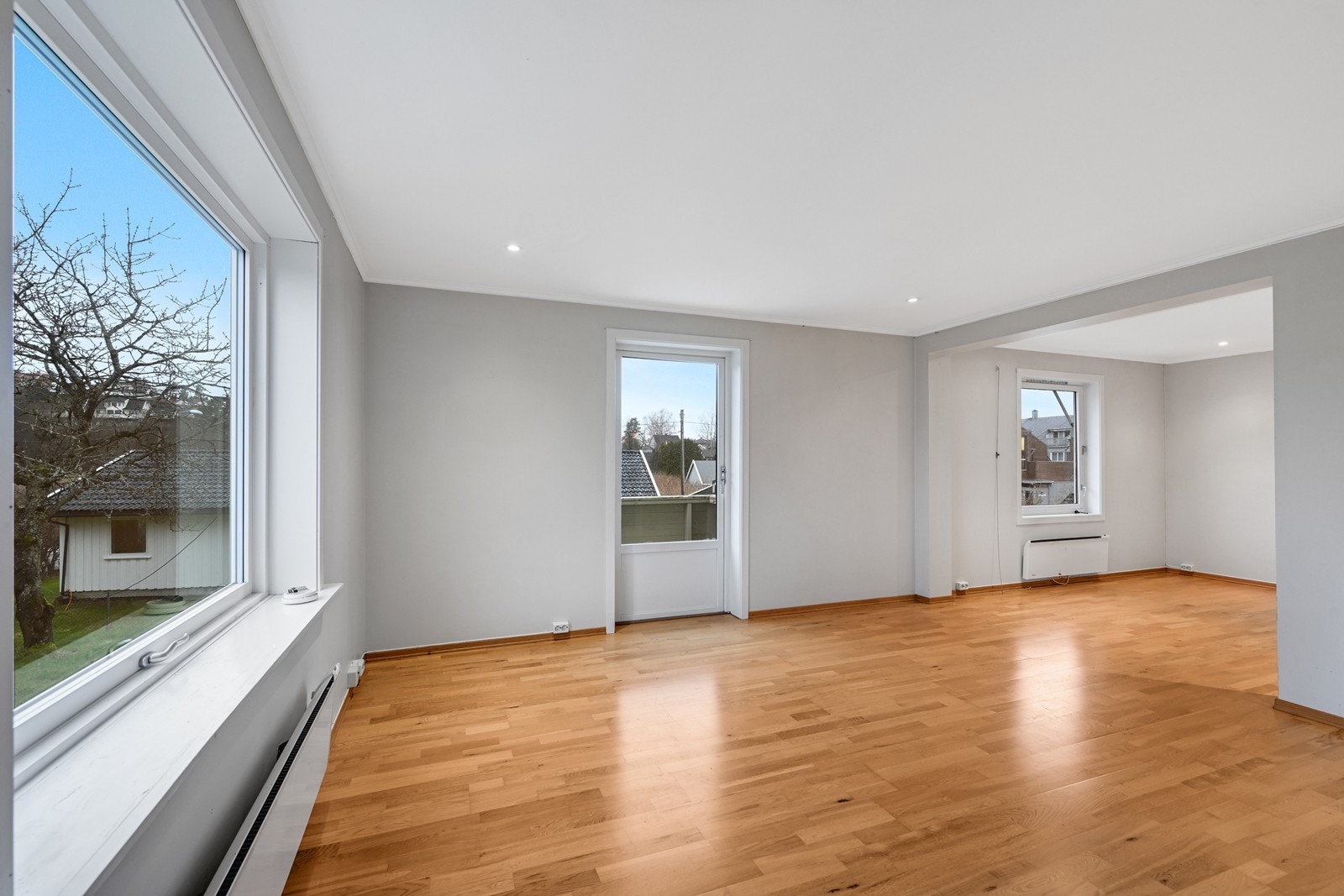 Stue leilighet i 1. etasje med utgang til balkong og hage. Galleribilde