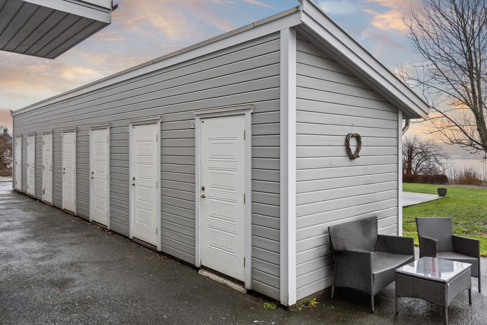 Det medfølger egen utvendig bod på bakkeplan. Galleribilde