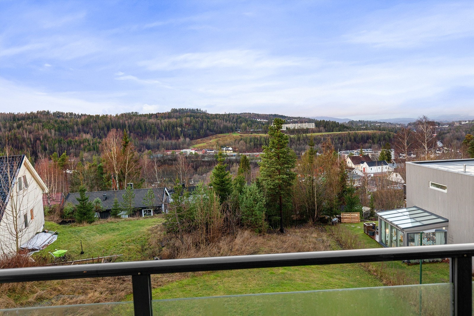 Flott utsyn over nærområdet Galleribilde